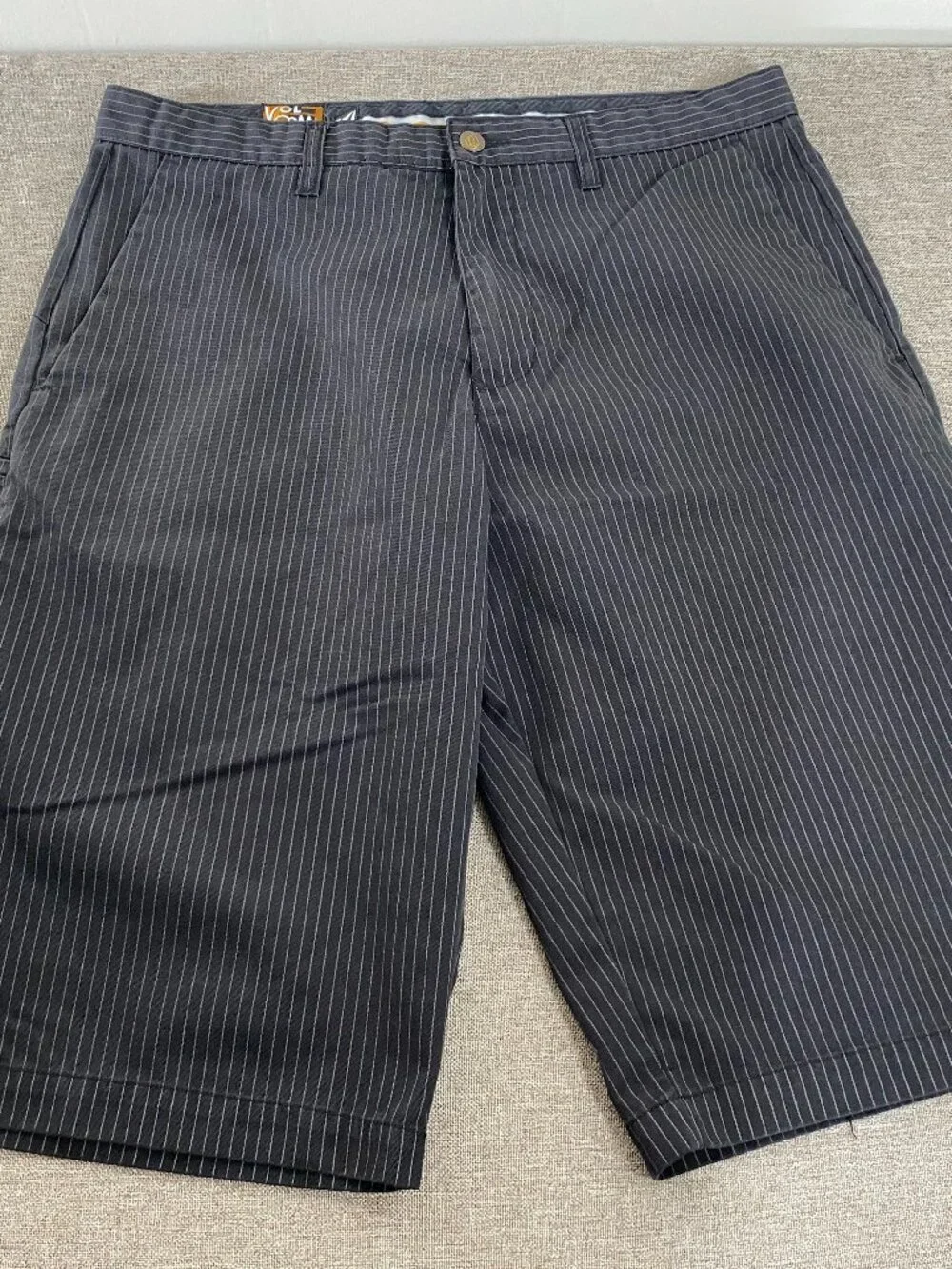 Volcom Dress Shorts Men's 34 Mid Rise Black Stripes Office Casual - Picture 3 of 13